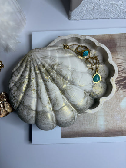 Elegant handmade Jesmonite shell trinket tray with gold marbling, perfect for jewellery, keys, or decorative styling — part of the Calluna Collection.